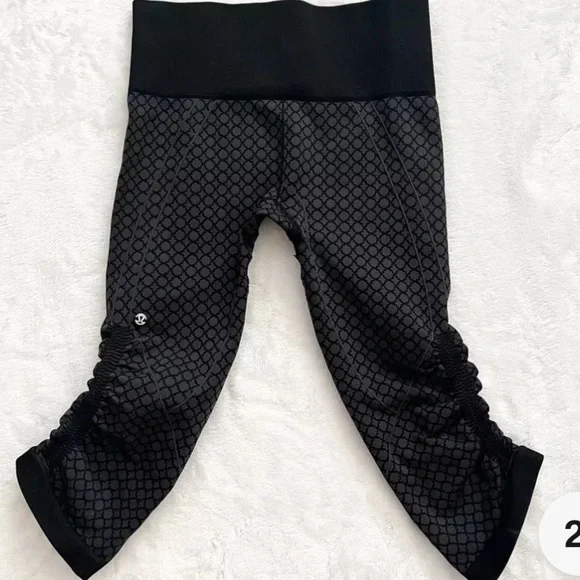 Lululemon Legging Capri Scrunch, 6 - Picture 3 of 7